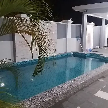 Homestay With Pool Kuantan Luaran gambar