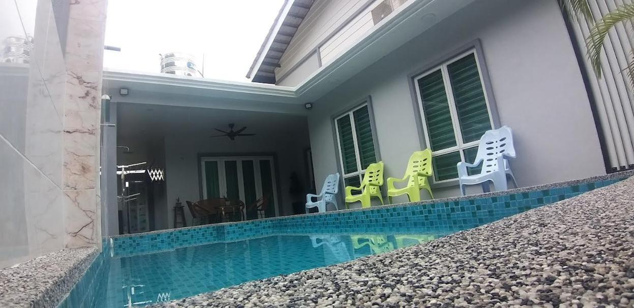 Apartment With Pool